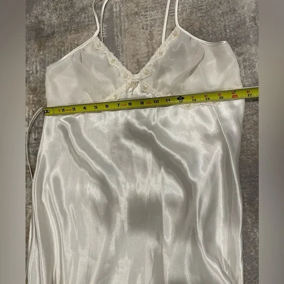 VTG Delicates White Peignoir Set Pearl & Lace Details Medium Bridal Nightgown - Picture 10 of 12